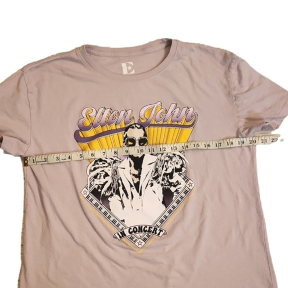 Womens Elton John light lavender graphic tee size Large. - Picture 12 of 13